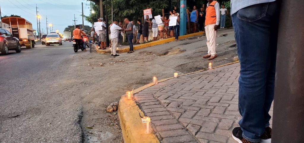 (VIDEO) Residentes en la urbanización La Florida protestan por enésima vez por asfaltado de sus calles